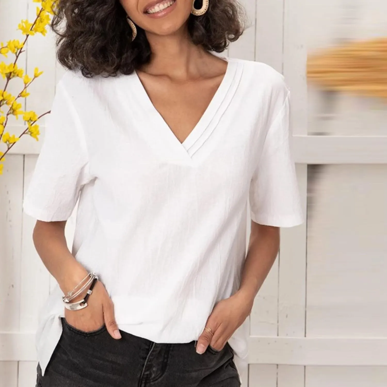 Womens V Neck Short Sleeve T Shirts Casual Summer Tops Shirts Loose Fit Classic Comfy Cotton Linen Fashion Blouse Tees